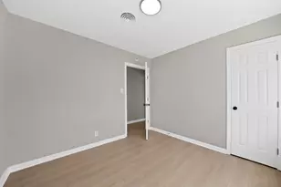 1617 Grantland Cir, Fort Worth, TX 76112 - Photo 15