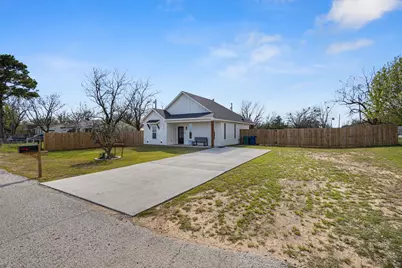 200 Walnut Street, Chico, TX 76431 - Photo 3