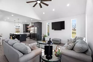 200 Walnut St, Chico, TX 76431 - Photo 7