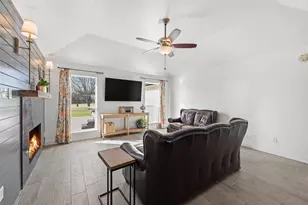 2240 Cottonwood Ct, Midlothian, TX 76065 - Photo 11