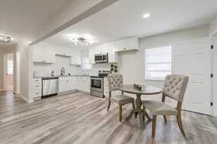 811 Denton Dr, Euless, TX 76039 - Photo 11