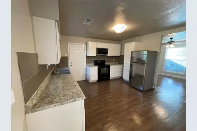 712 SW Sunnybrook Drive, Burleson, TX 76028 - Photo 3