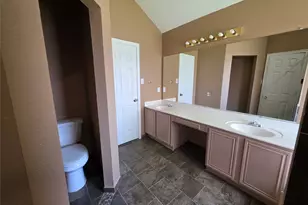 5600 Creekhollow Dr, Arlington, TX 76018 - Photo 13