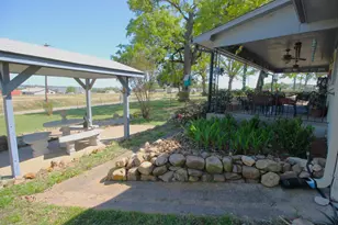 205 Mason Dr, Seven Points, TX 75143 - Photo 5