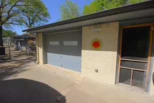 205 Mason Dr, Seven Points, TX 75143 - Photo 9