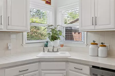 1114 Valencia Street, Dallas, TX 75223 - Photo 13