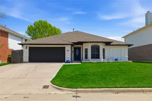 6770 Daren Dr, Fort Worth, TX 76137 - Photo 3