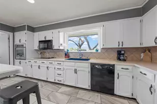 1049 W Moonlight Dr, Robinson, TX 76706 - Photo 15