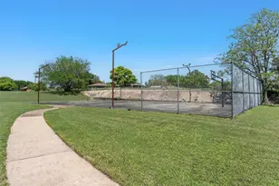 1049 W Moonlight Dr, Robinson, TX 76706 - Photo 3