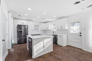 106 N 9th St, Sanger, TX 76266 - Photo 11