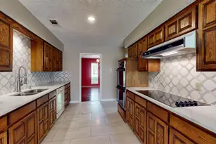 6851 Shorecrest Ct, Fort Worth, TX 76132 - Photo 15