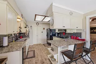 317 Ryan Ave, Burleson, TX 76028 - Photo 9