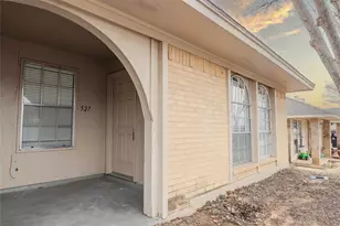 527 Crowley Rd, Arlington, TX 76012 - Photo 3