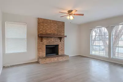 527 Crowley Road, Arlington, TX 76012 - Photo 5