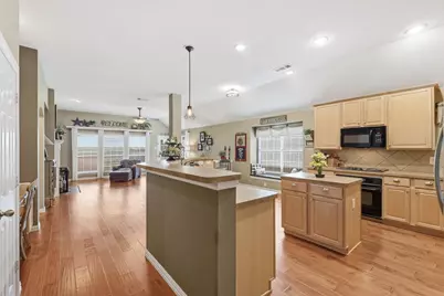 6940 Shoreway Drive, Grand Prairie, TX 75054 - Photo 7