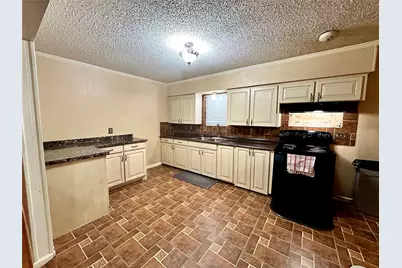 303 N Caesar Street, Ennis, TX 75119 - Photo 5