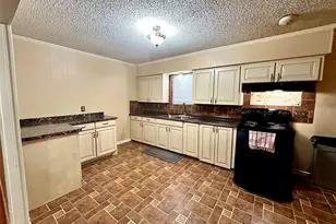 303 N Caesar St, Ennis, TX 75119 - Photo 5