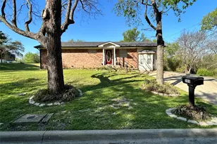 303 N Caesar St, Ennis, TX 75119 - Photo 1