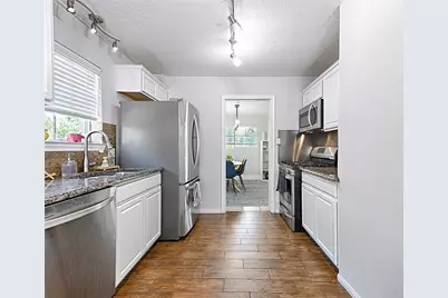 1305 W Grauwyler Road, Irving, TX 75061 - Photo 9