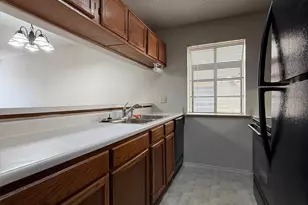 1723 Crest Grove Dr, Arlington, TX 76012 - Photo 5