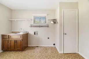 695 20th St NE, Paris, TX 75460 - Photo 17