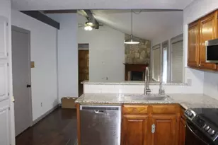 915 W Lovers Ln, Arlington, TX 76013 - Photo 5