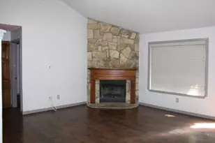 915 W Lovers Ln, Arlington, TX 76013 - Photo 1