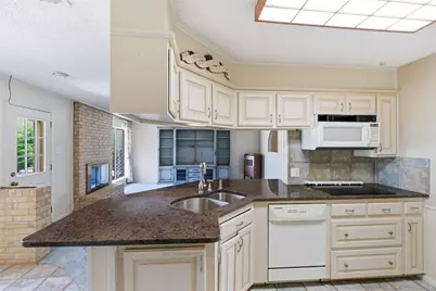 2326 Forest Hills Road, Grapevine, TX 76051 - Photo 13