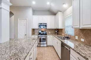 705 Lovebird Ln, Little Elm, TX 75068 - Photo 13