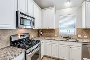 705 Lovebird Ln, Little Elm, TX 75068 - Photo 11