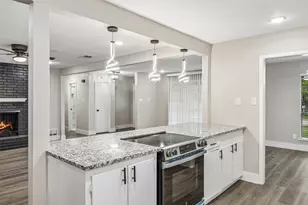 1702 Northcrest Dr, Arlington, TX 76012 - Photo 13