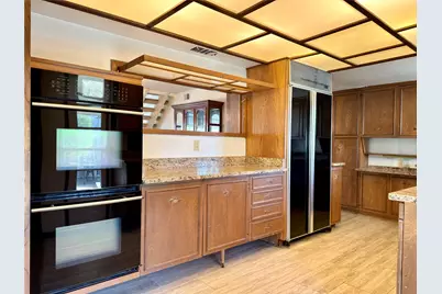 1102 N Edwards Court, Irving, TX 75062 - Photo 9