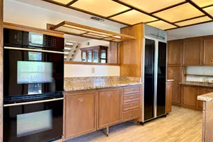 1102 N Edwards Ct, Irving, TX 75062 - Photo 9