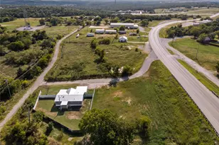 401 Barker St, Bowie, TX 76230 - Photo 23