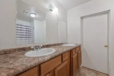 317 Ritchey Street, Gainesville, TX 76240 - Photo 9