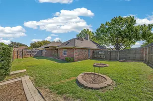 301 Raintree Dr, Highland Village, TX 75077 - Photo 9