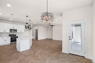 2418 Beverly Dr, Granbury, TX 76048 - Photo 11