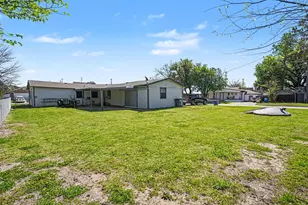 105 E Park St, Little Elm, TX 75068 - Photo 3