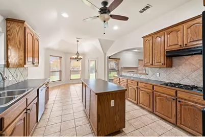 8625 Shadow Trace Drive, Fort Worth, TX 76244 - Photo 11