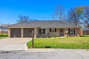 227 Diane Dr, Sanger, TX 76266 - Photo 1