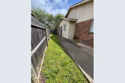 1435 Brook Meadow Circle, Lancaster, TX 75134 - Photo 17