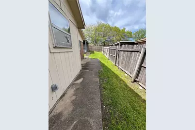 1435 Brook Meadow Circle, Lancaster, TX 75134 - Photo 15