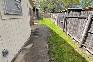 1435 Brook Meadow Cir, Lancaster, TX 75134 - Photo 15