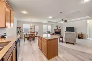 704 Bastrop Dr, Arlington, TX 76002 - Photo 3