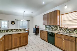 977 Valley View Dr, Lewisville, TX 75067 - Photo 3