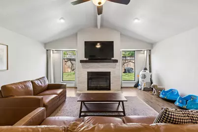 10111 Shadyview Drive, Dallas, TX 75238 - Photo 5