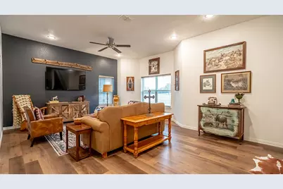 1219 Beaconsfield Lane #905, Arlington, TX 76011 - Photo 3