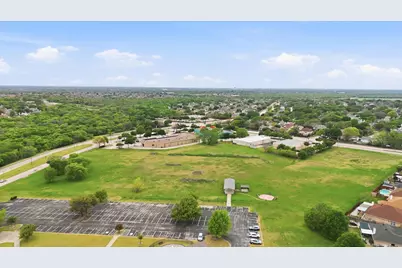 2045 Green Oaks Boulevard SE, Arlington, TX 76017 - Photo 9