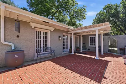 1306 N Locust Street, Denton, TX 76201 - Photo 3