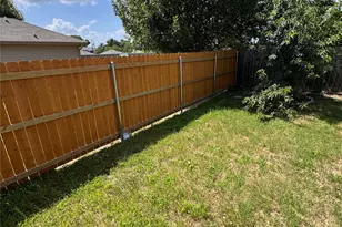 2831 Painted tr, Dallas, TX 75237 - Photo 13